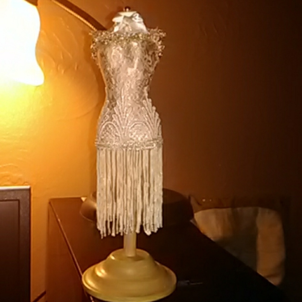 *****CLEARANCE vintage tassel statue